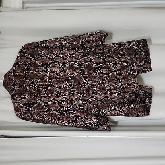 Babaton - Picture 5 of 6